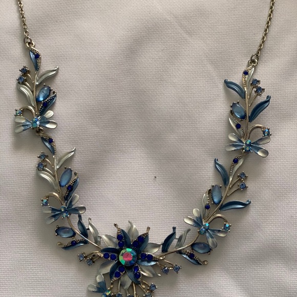 🌸3/$20🌸 Elegant Floral Blue Necklace - Picture 4 of 8